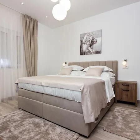 Utopia Apartment Split