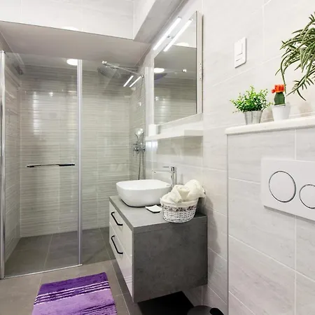 Utopia Apartment Split