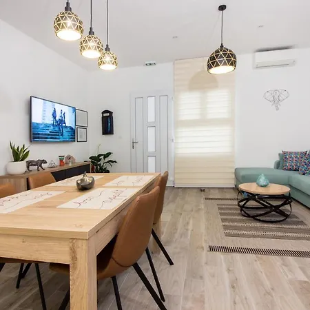 Utopia Apartment